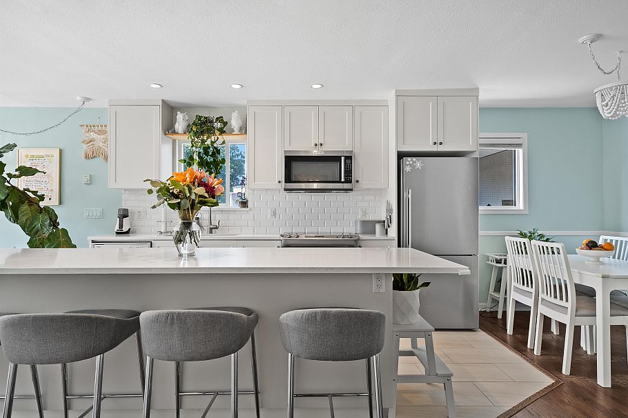 305 2110 Cornwall Avenue Vancouver, BC - 3