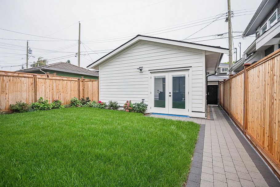 2 250 E 39th Avenue Vancouver, BC - 32