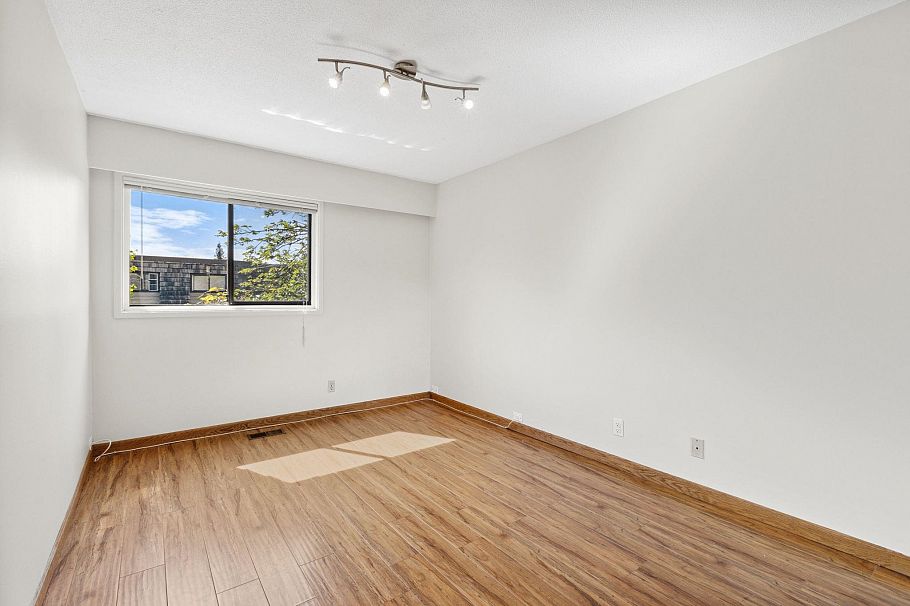 1142 Premier Street North Vancouver, BC - 20