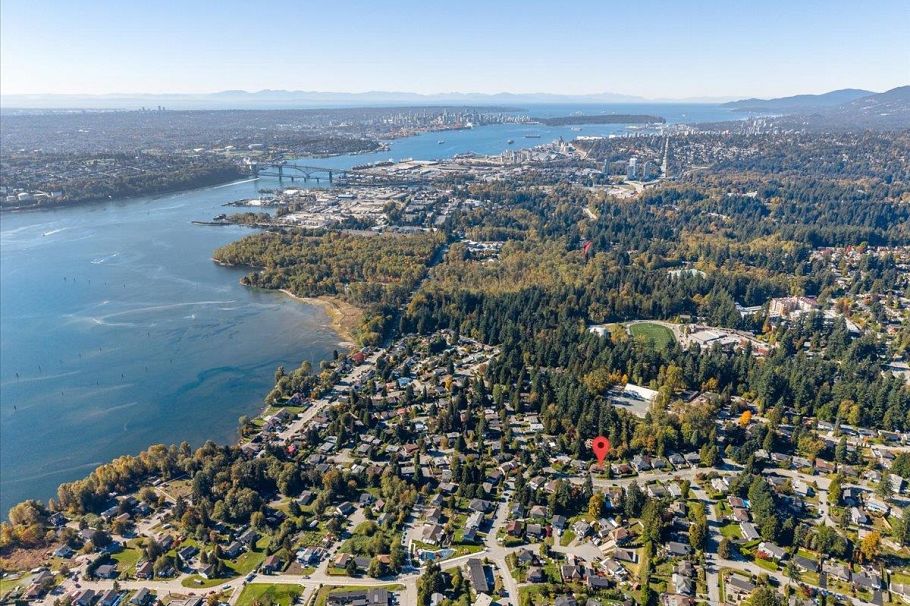 799 Plymouth Drive North Vancouver, BC - 37