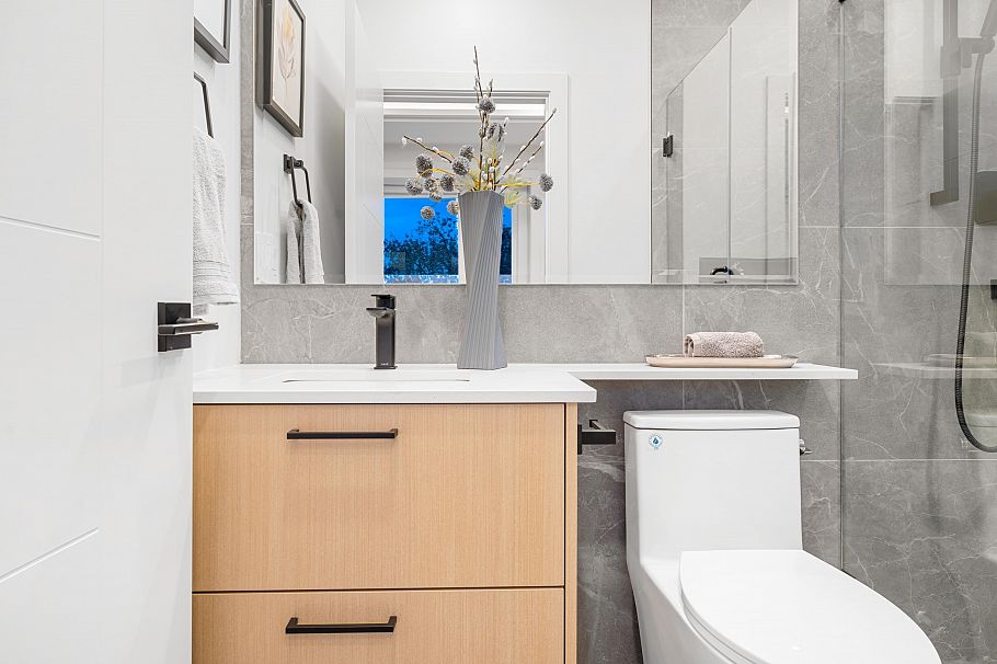 1810 E 55th Avenue Vancouver, BC - 27