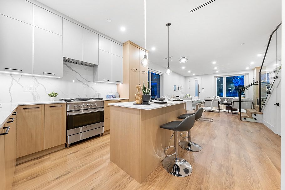 1810 E 55th Avenue Vancouver, BC - 11