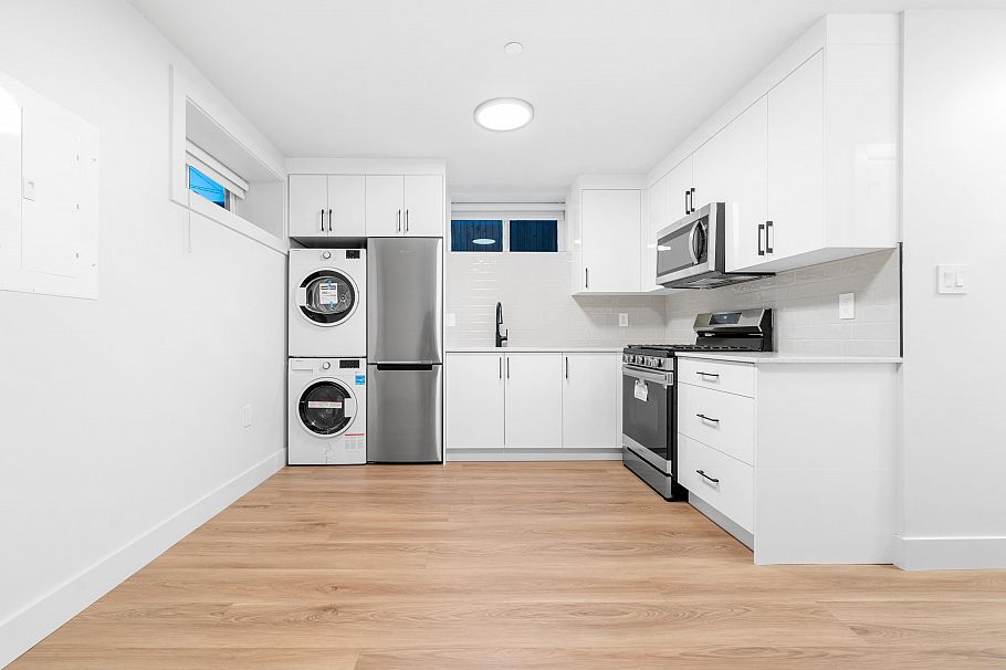 1810 E 55th Avenue Vancouver, BC - 38