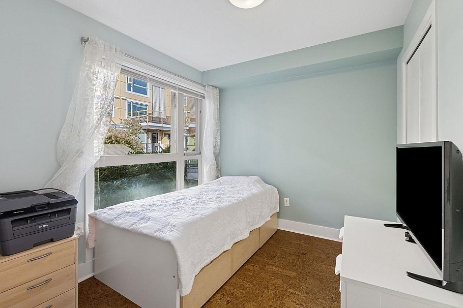 22 728 W 14th Street North Vancouver, BC - 14