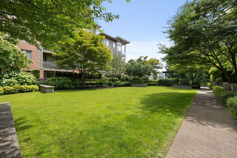 304 139 W 22nd Street North Vancouver, BC - 26