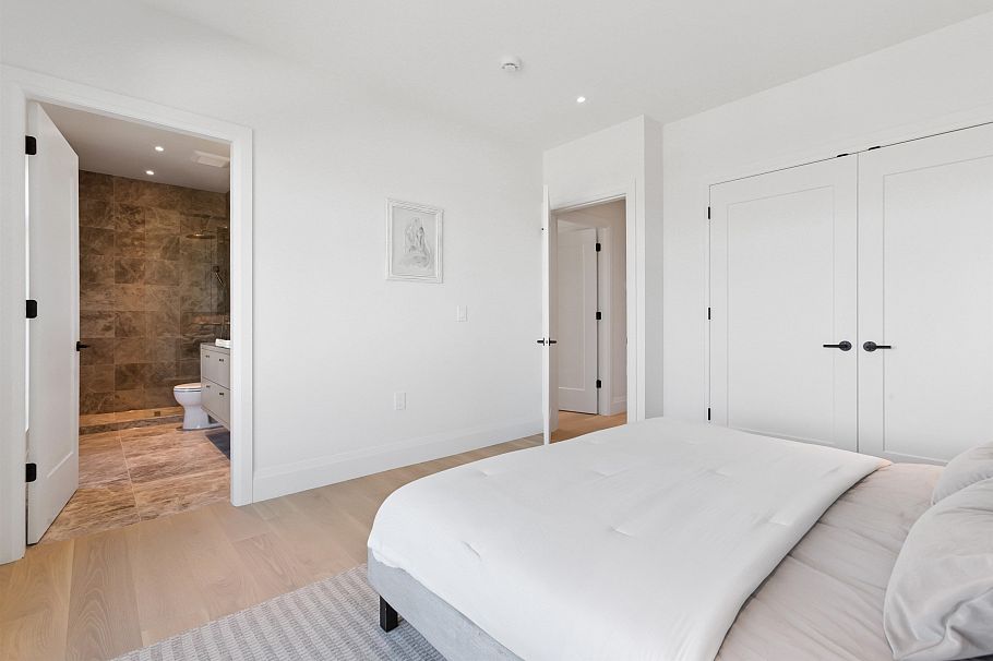 2 1243 E 27th Avenue Vancouver, BC - 5