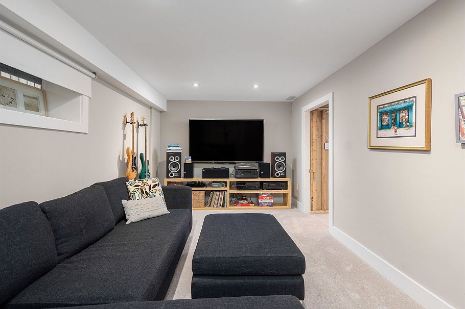 1144 W Keith Road North Vancouver, BC - 21