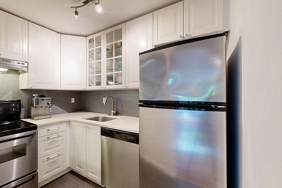 208 2173 W 6th Avenue Vancouver, BC - 4