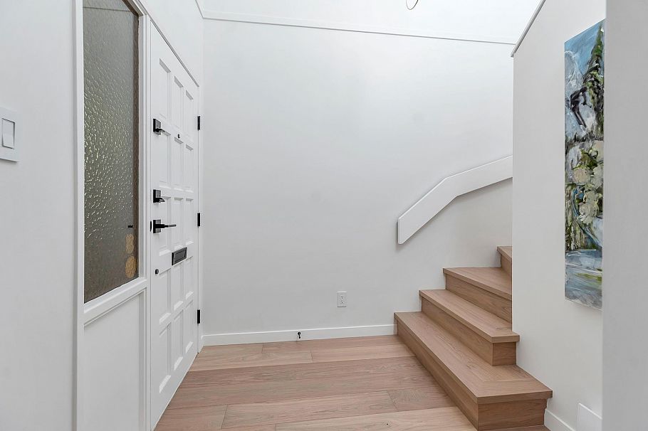 1340 W 7th Avenue Vancouver, BC - 9