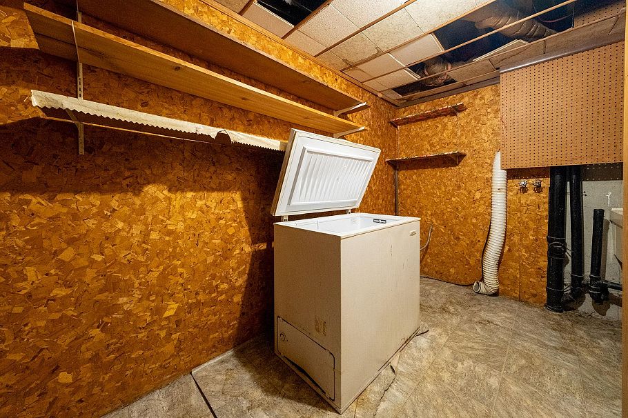 1122 Premier Street North Vancouver, BC - 12