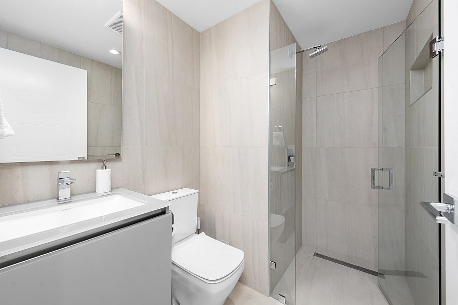 138 W Woodstock Avenue Vancouver, BC - 12