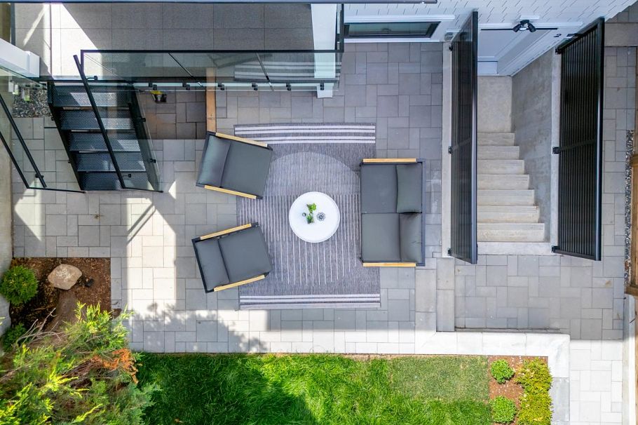 5080 Prince Edward Street Vancouver, BC - 5