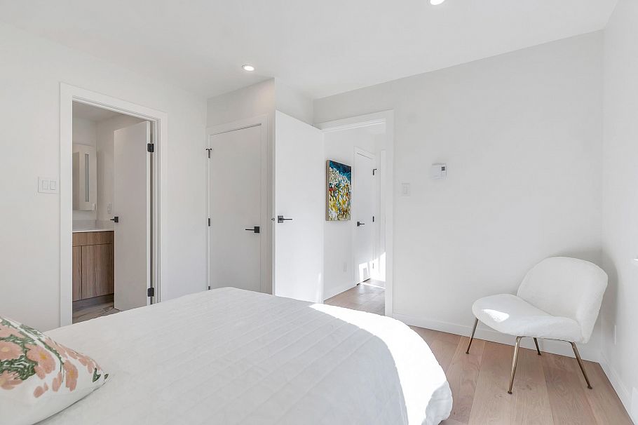 1340 W 7th Avenue Vancouver, BC - 31