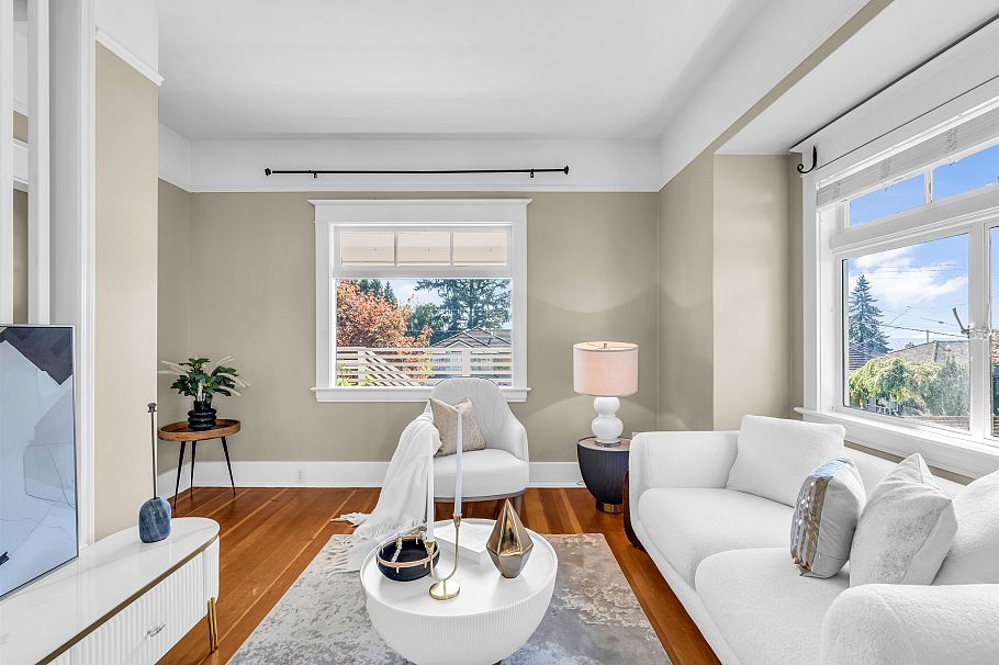 138 W Kings Road North Vancouver, BC - 3