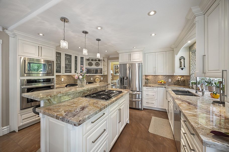 1766 Emerson Court North Vancouver, BC - 8