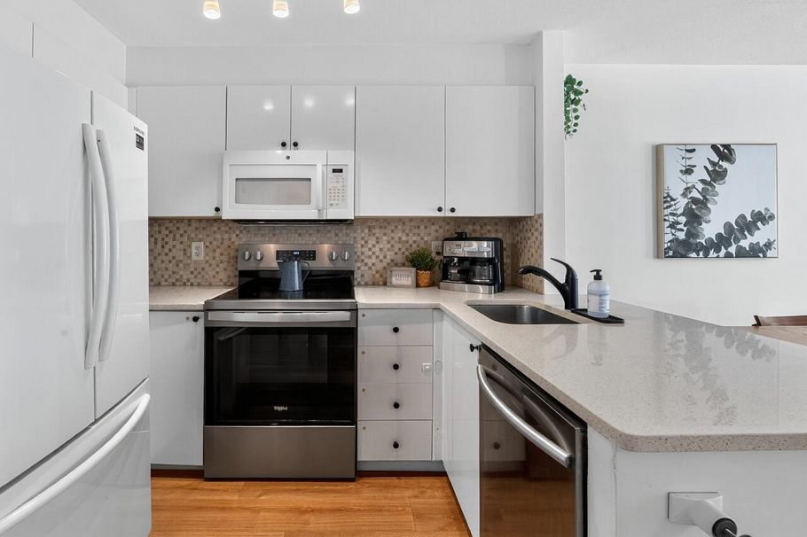 302 2388 Triumph Street Vancouver, BC - 3