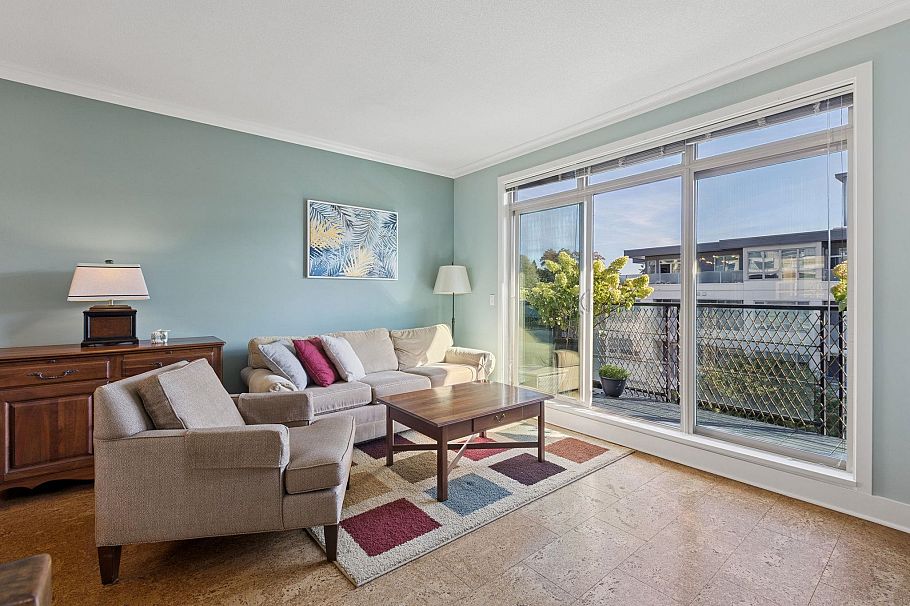 22 728 W 14th Street North Vancouver, BC - 4