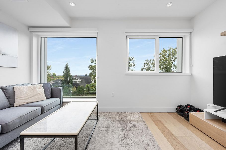 138 W Woodstock Avenue Vancouver, BC - 4