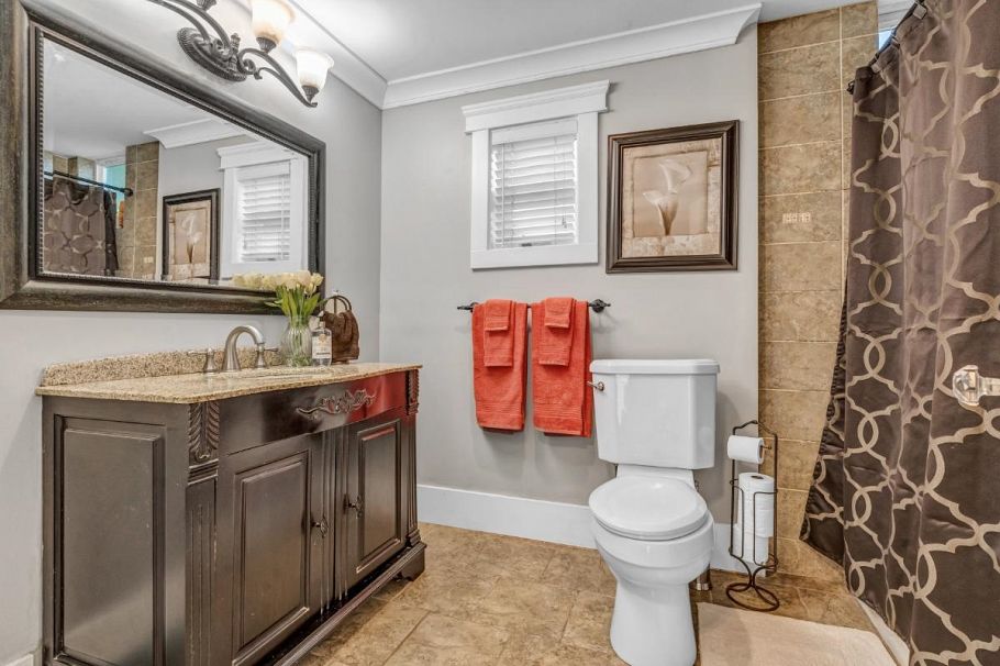 2385 W 7th Avenue Vancouver, BC - 24