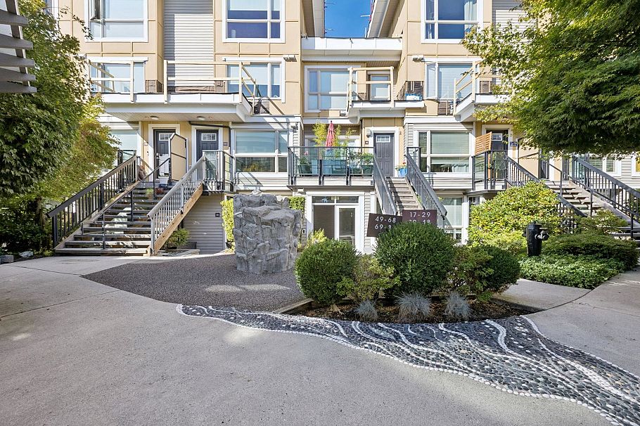 22 728 W 14th Street North Vancouver, BC - 1