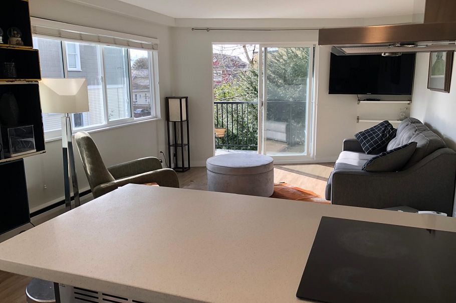 213 36 E 14 Avenue Vancouver, BC - 8