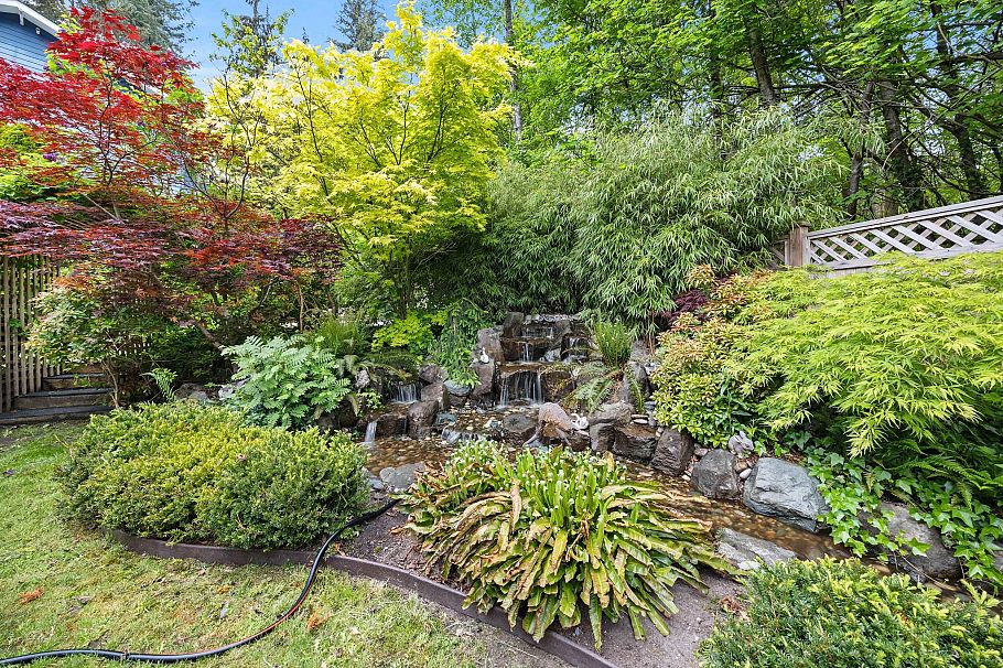 1766 Emerson Court North Vancouver, BC - 34