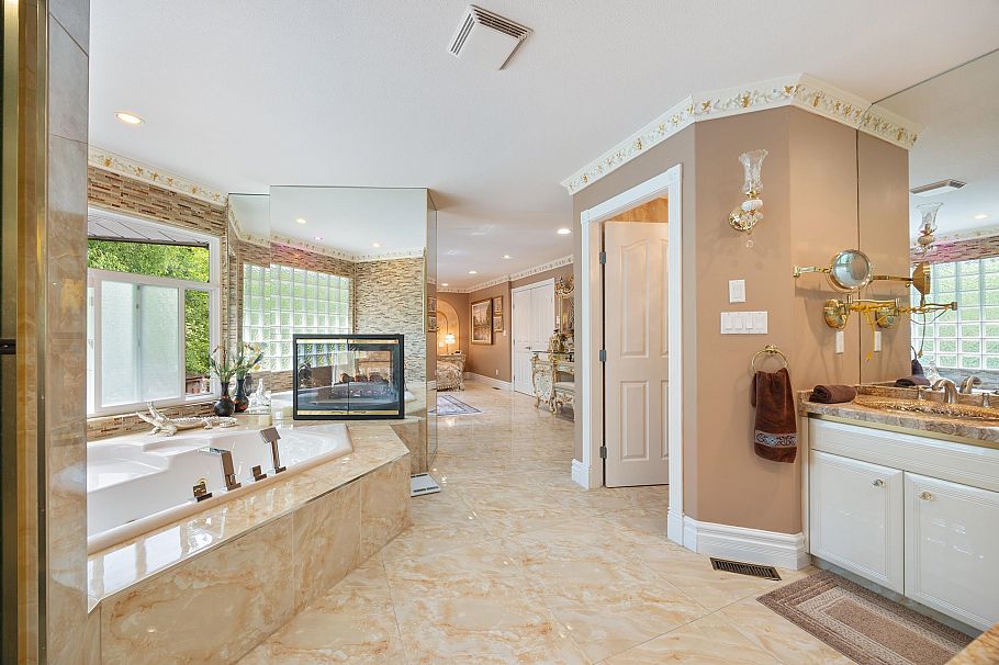 1766 Emerson Court North Vancouver, BC - 17