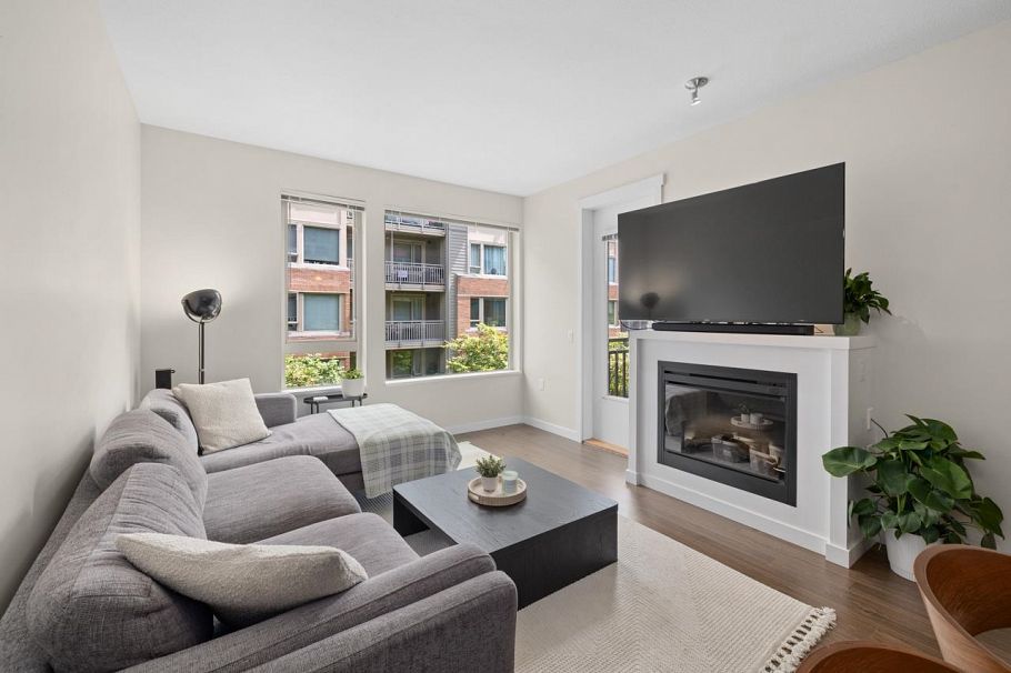 304 139 W 22nd Street North Vancouver, BC - 1