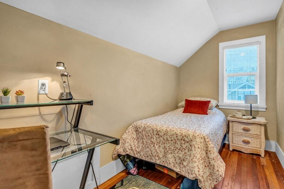 2385 W 7th Avenue Vancouver, BC - 19