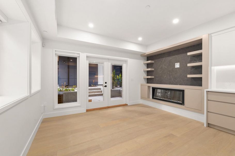 2432 W 49th Avenue Vancouver, BC - 6