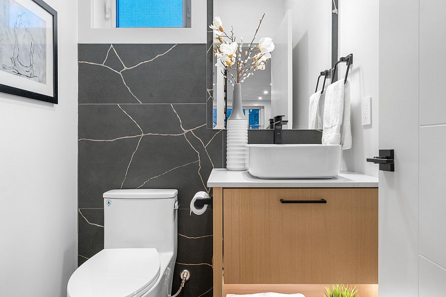 1810 E 55th Avenue Vancouver, BC - 31