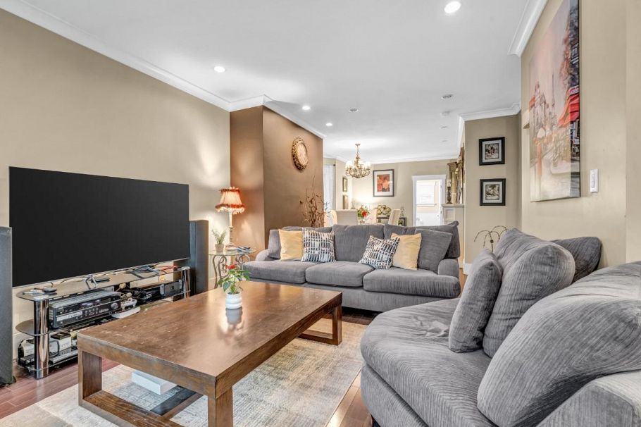 2385 W 7th Avenue Vancouver, BC - 2