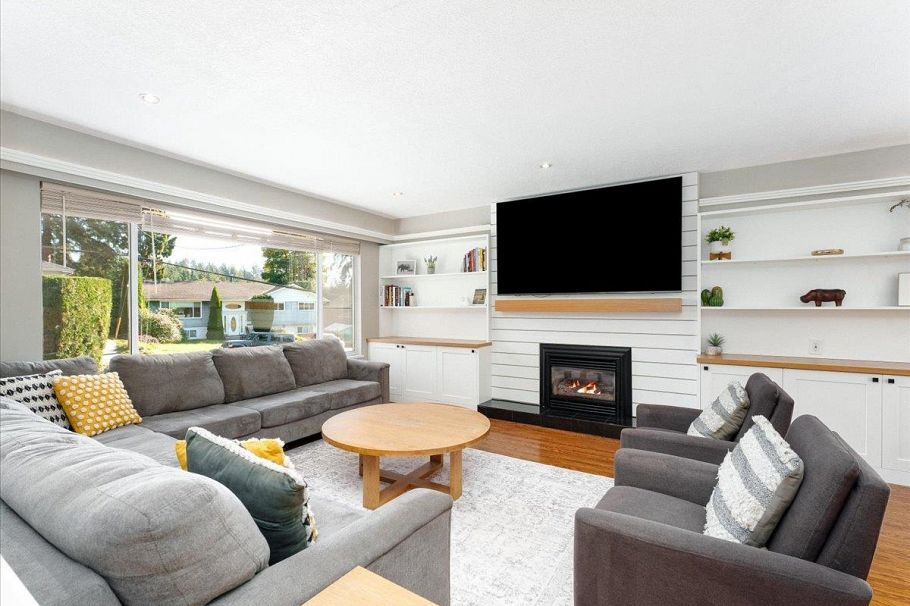 799 Plymouth Drive North Vancouver, BC - 2