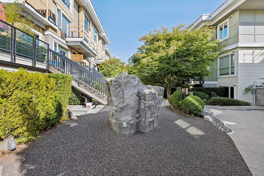 22 728 W 14th Street North Vancouver, BC - 22