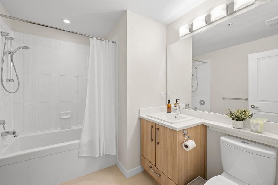 304 139 W 22nd Street North Vancouver, BC - 19