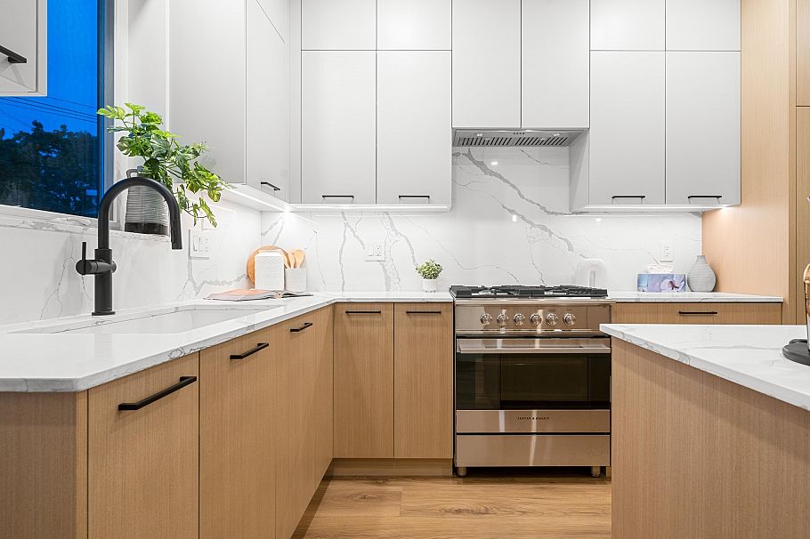 1810 E 55th Avenue Vancouver, BC - 16