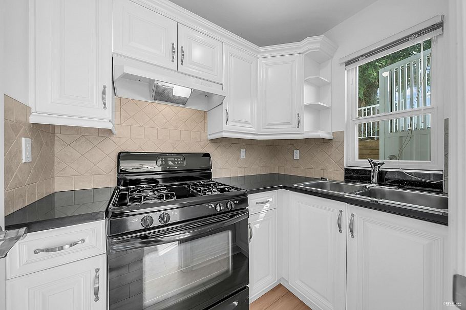 7938 Victoria Drive Vancouver, BC - 32