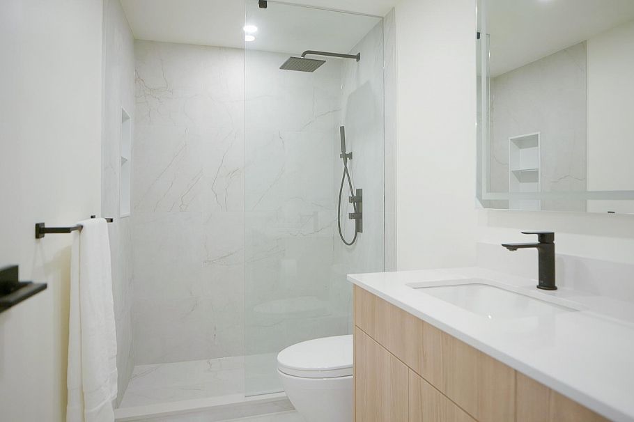 1340 W 7th Avenue Vancouver, BC - 29