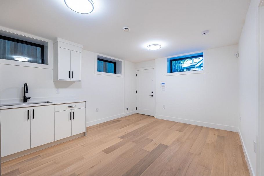 5080 Prince Edward Street Vancouver, BC - 14