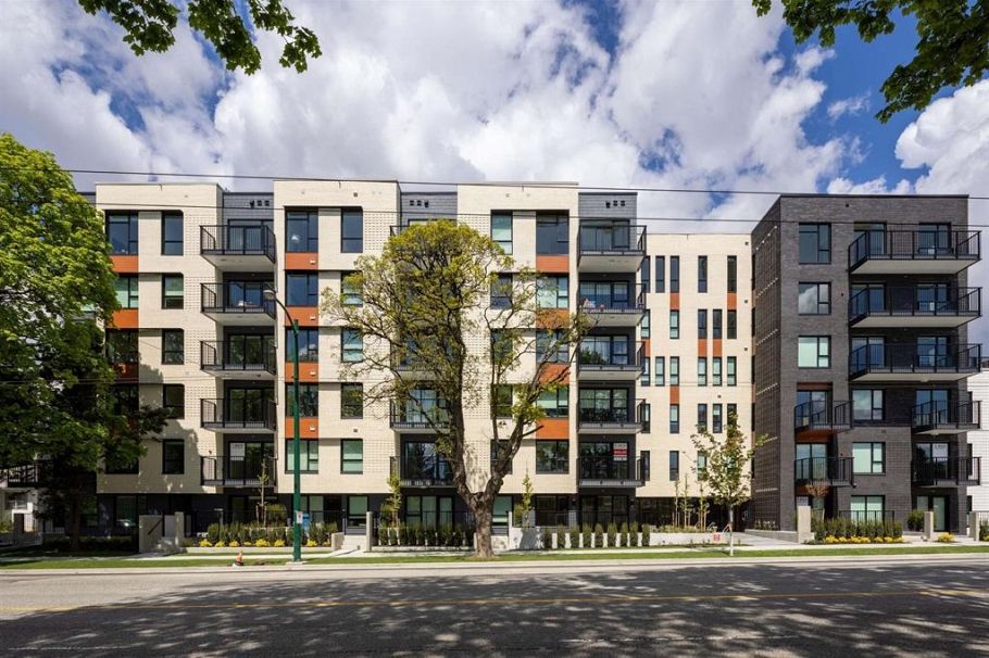 401 2235 E Broadway Vancouver, BC - 1