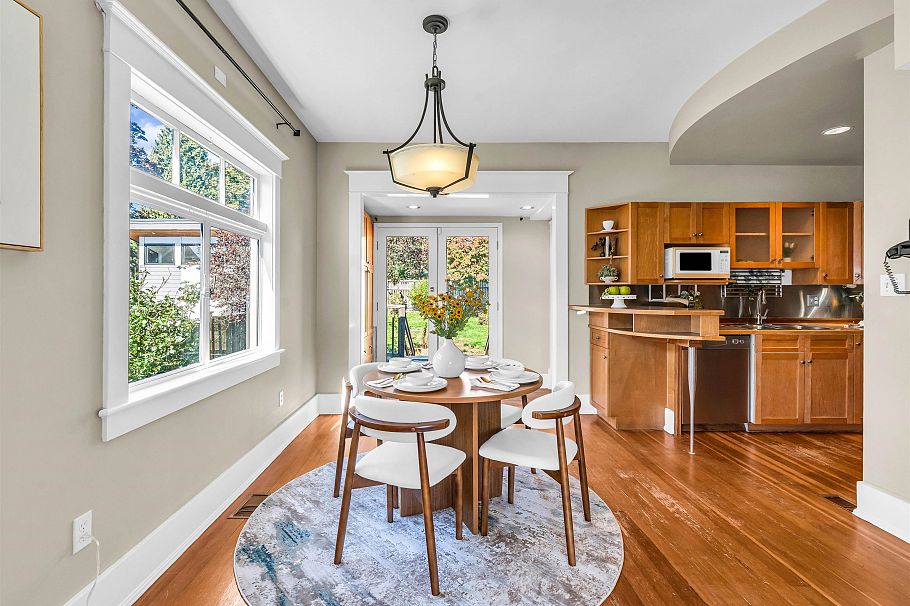 138 W Kings Road North Vancouver, BC - 9