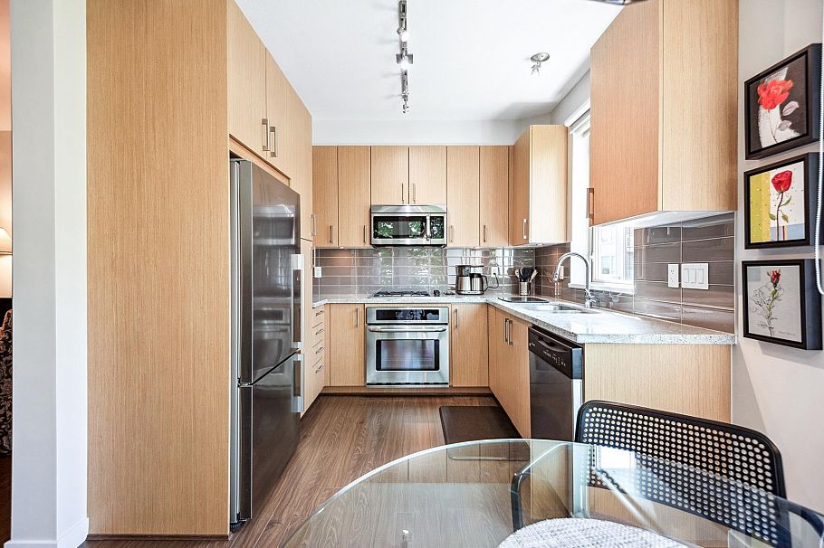 311 119 W 22nd Street North Vancouver, BC - 12