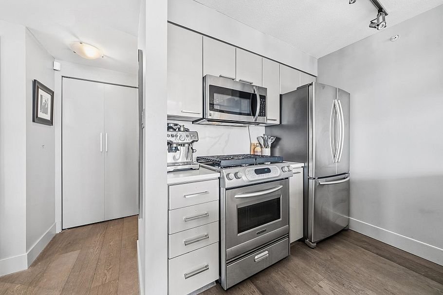 906 1438 Richards Street Vancouver, BC - 9