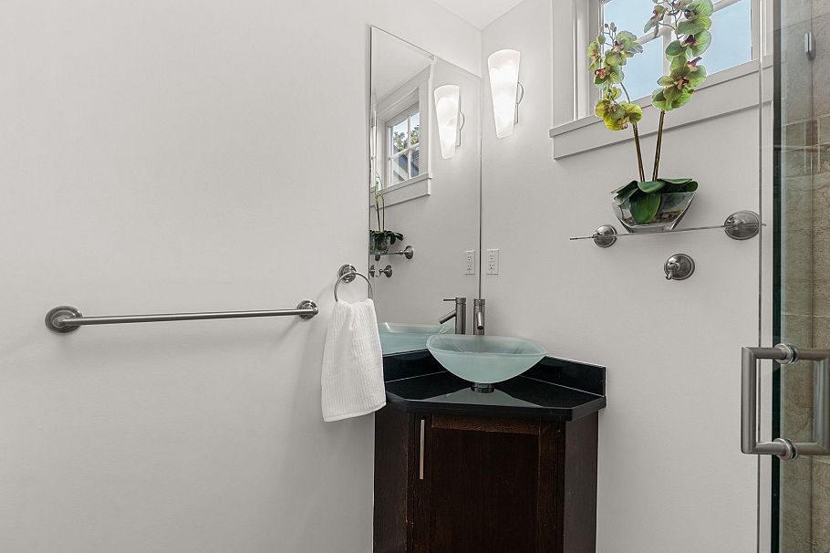 1881 W 13th Avenue Vancouver, BC - 16