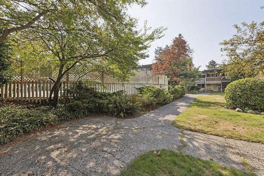 829 Westview Crescent North Vancouver, BC - 12