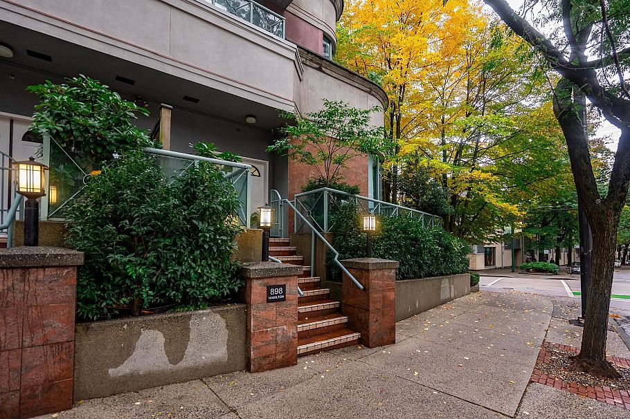 898 Hamilton Street Vancouver, BC - 3