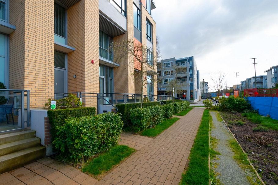 2063 W 10th Avenue Vancouver, BC - 25