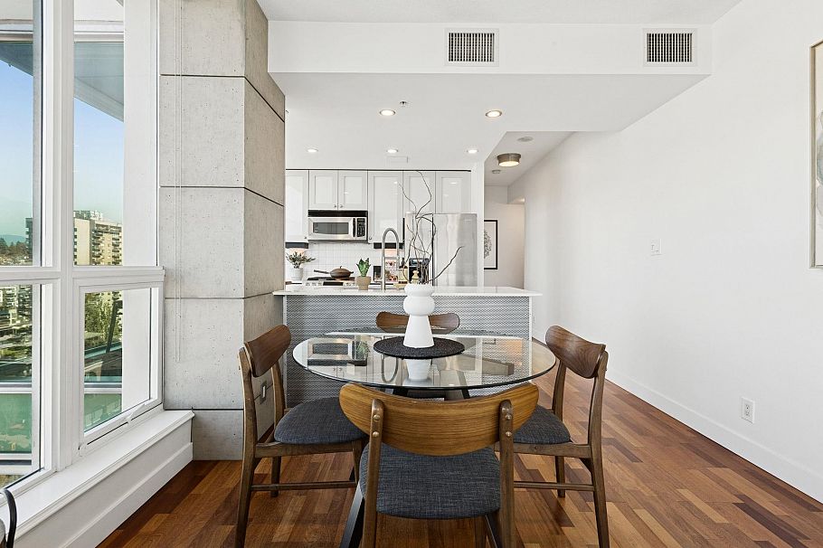 1907 138 E Esplanade Esplanade North Vancouver, BC - 14