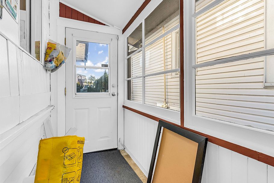 16 N Kaslo Street Vancouver, BC - 11