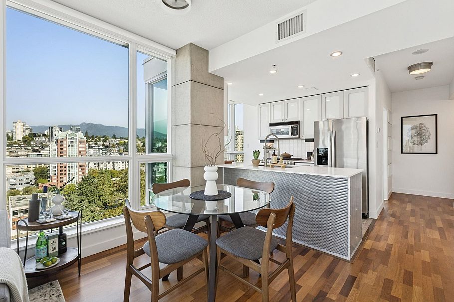 1907 138 E Esplanade Esplanade North Vancouver, BC - 3